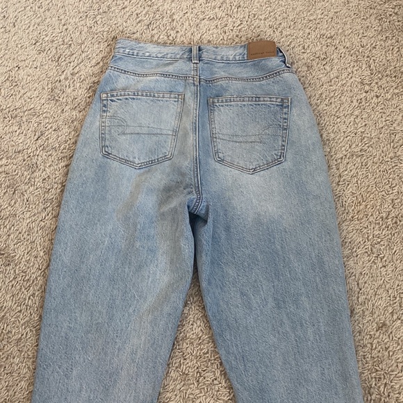 American Eagle Mom Jean Style 0436-2487. Size 00 Originally $59.95. - Picture 2 of 3